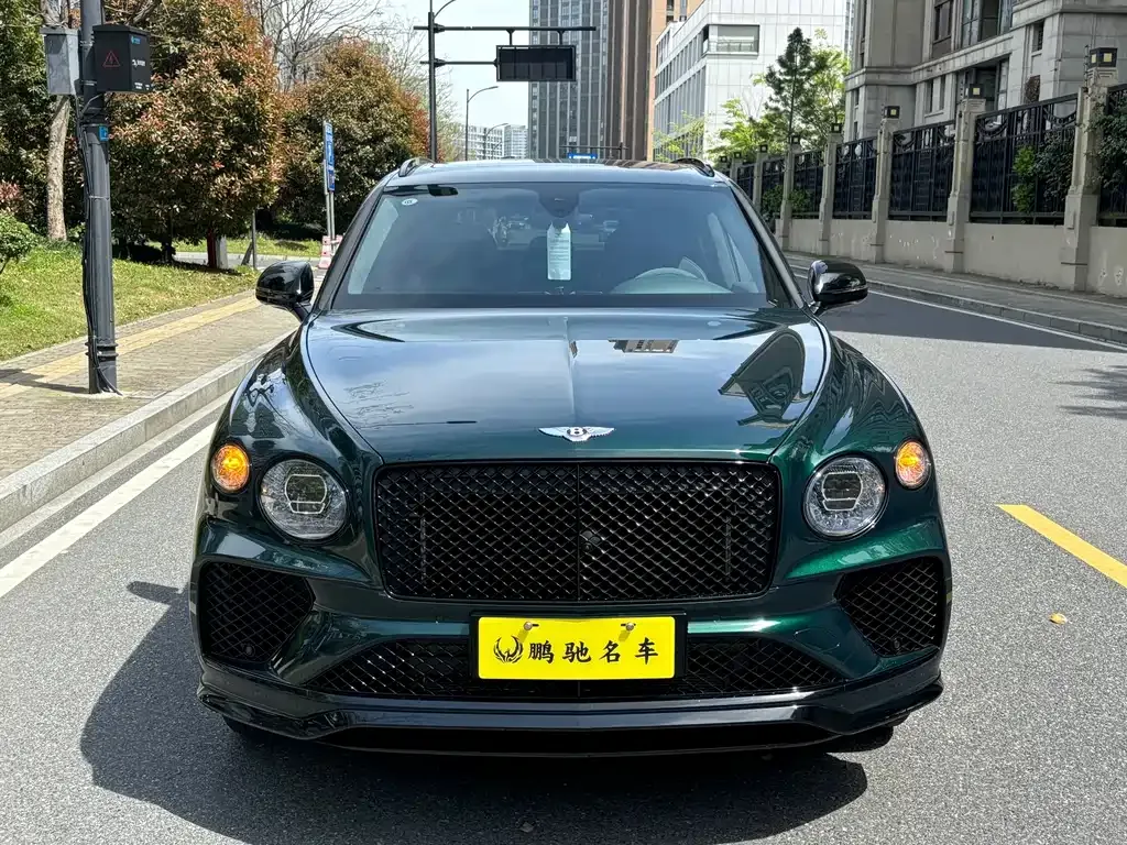 Bentley Bentayga — фото 1