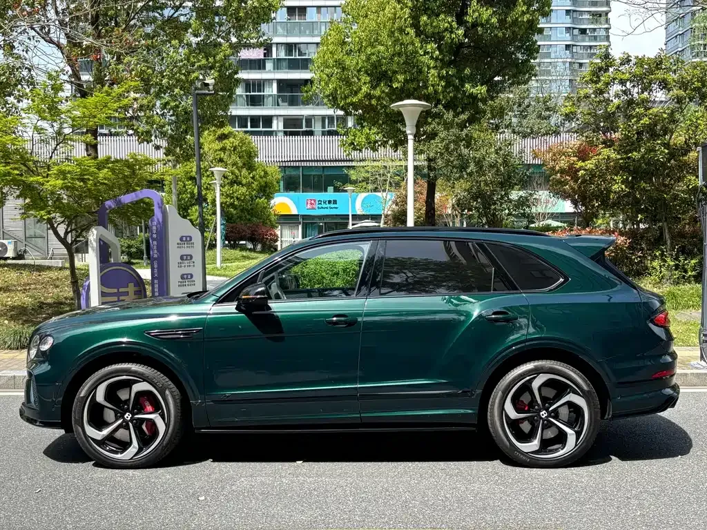 Bentley Bentayga — фото 10