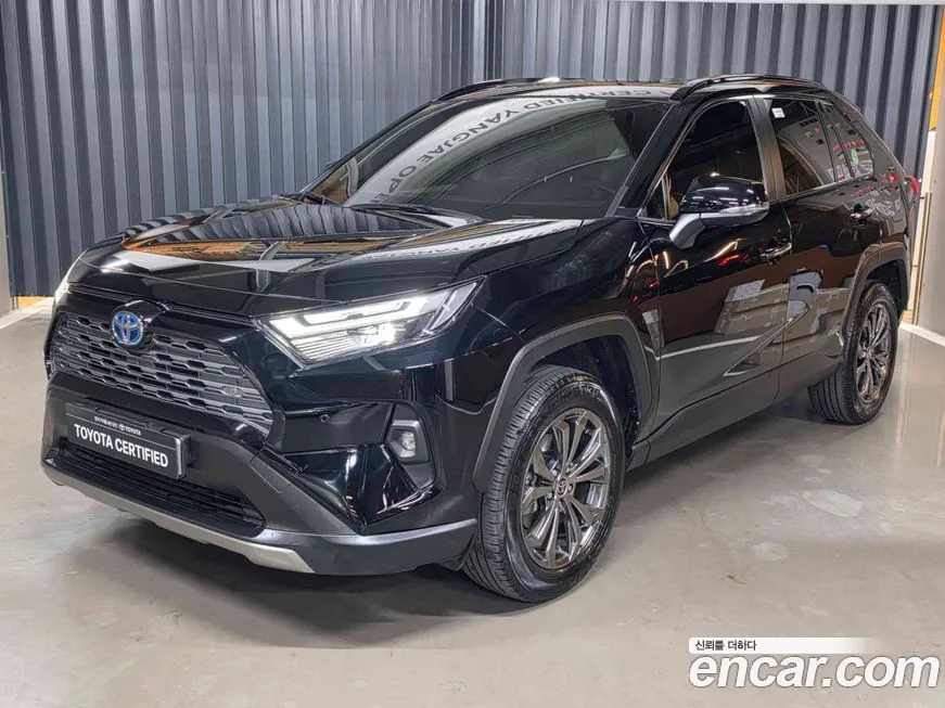 Toyota RAV4 — фото 1