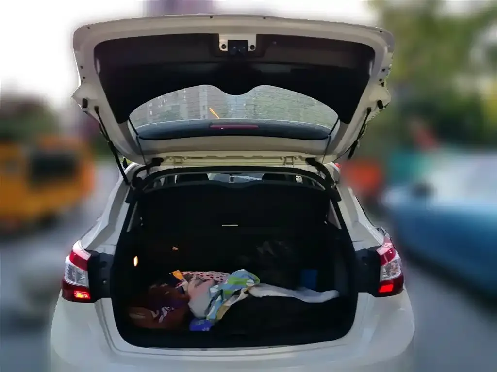 Nissan Tiida 2021 из CN, фото 2