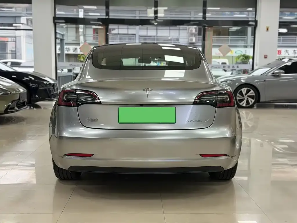 Tesla Model 3 — фото 5
