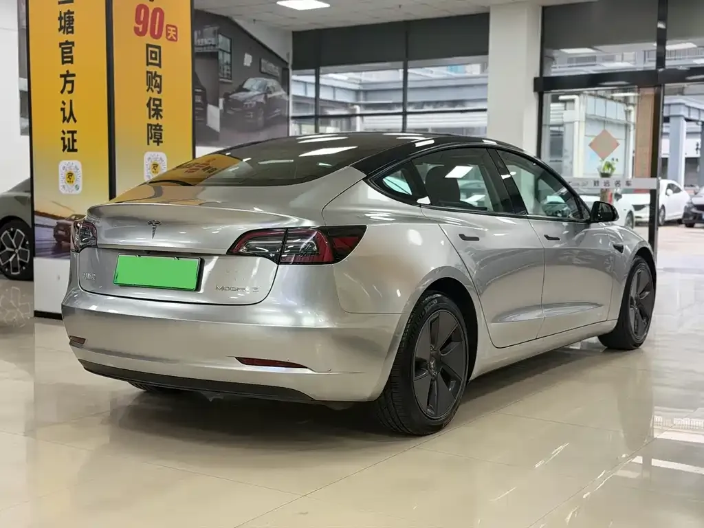 Tesla Model 3 — фото 10