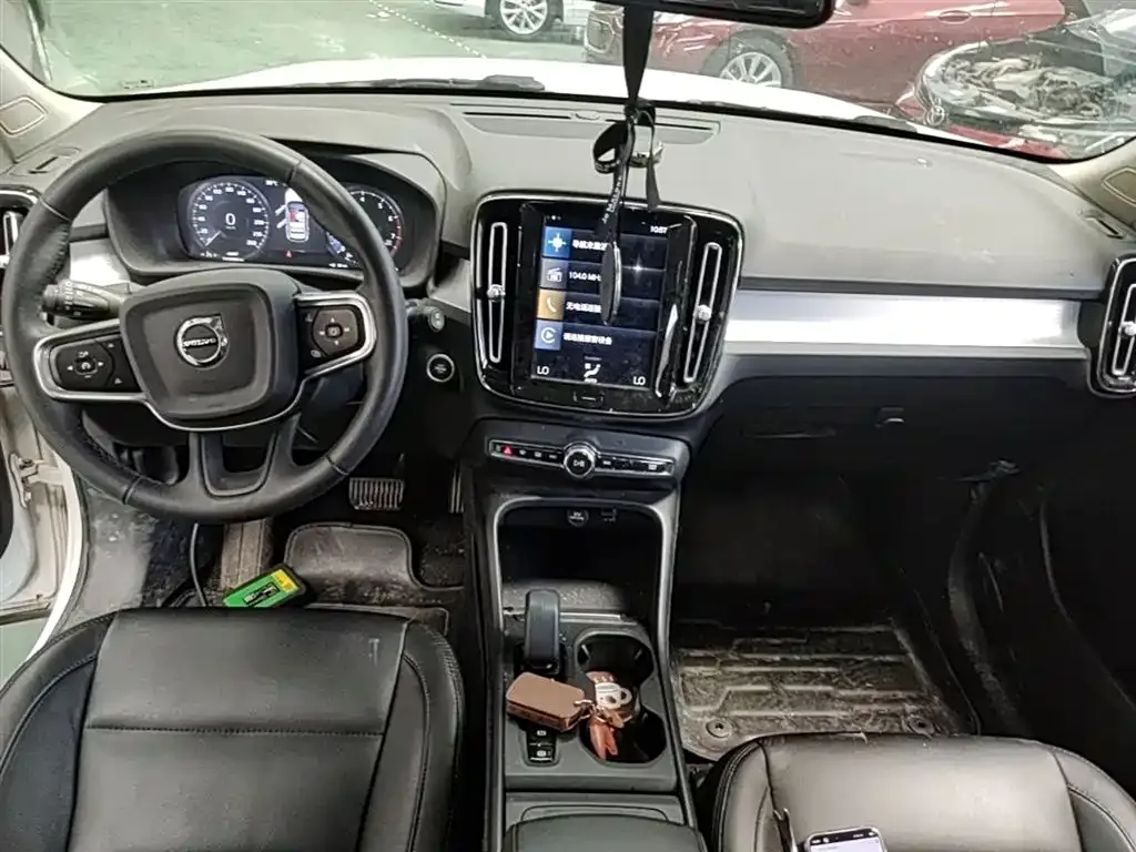 Volvo XC40 — фото 2