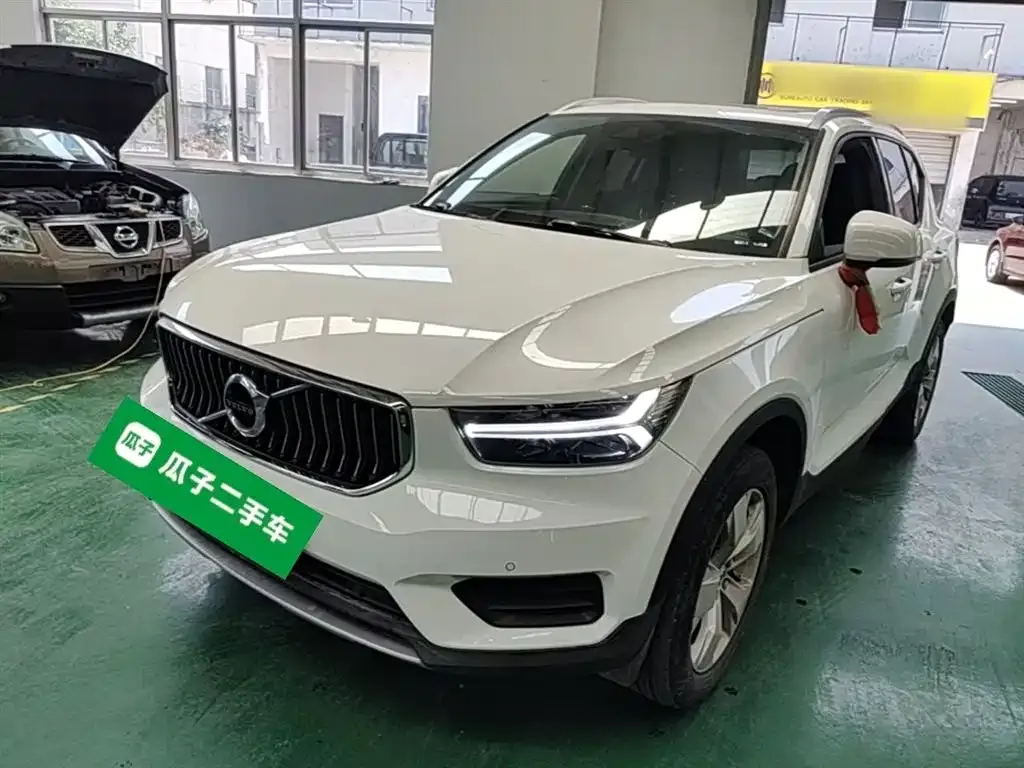 Volvo XC40 — фото 4
