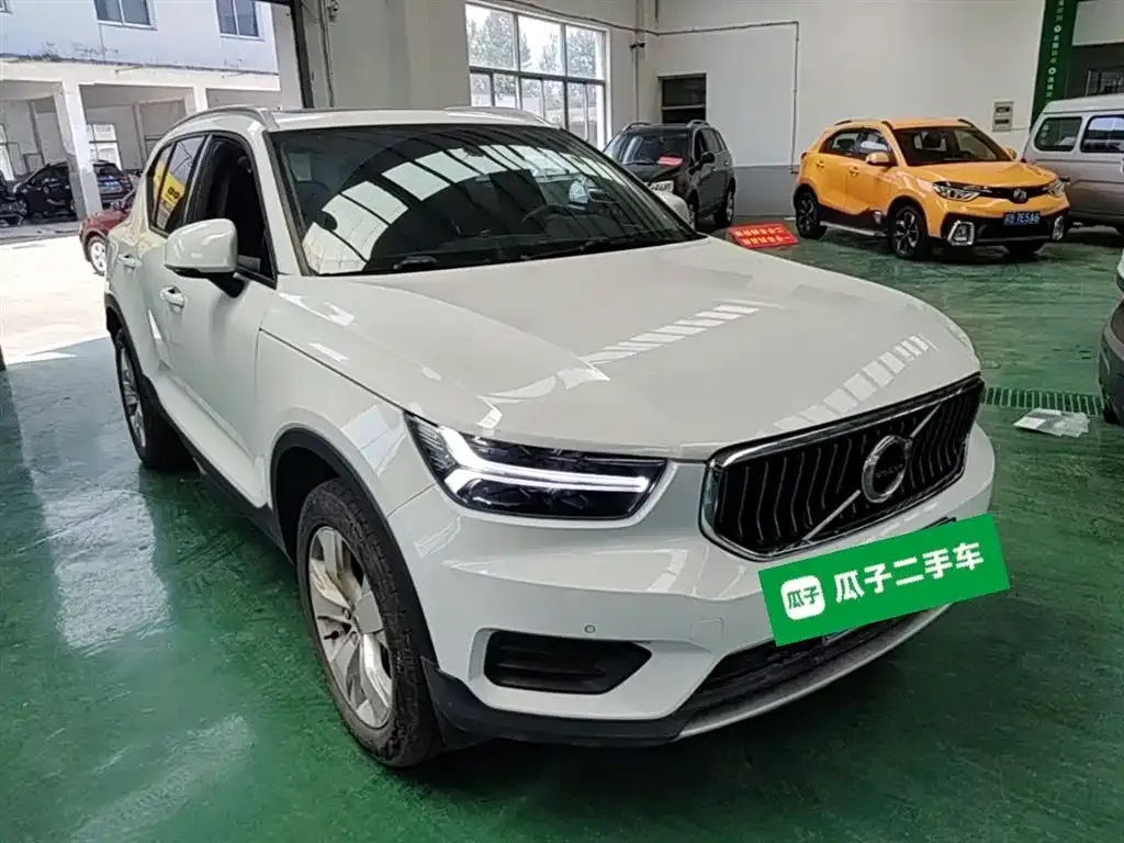 Volvo XC40 — фото 6