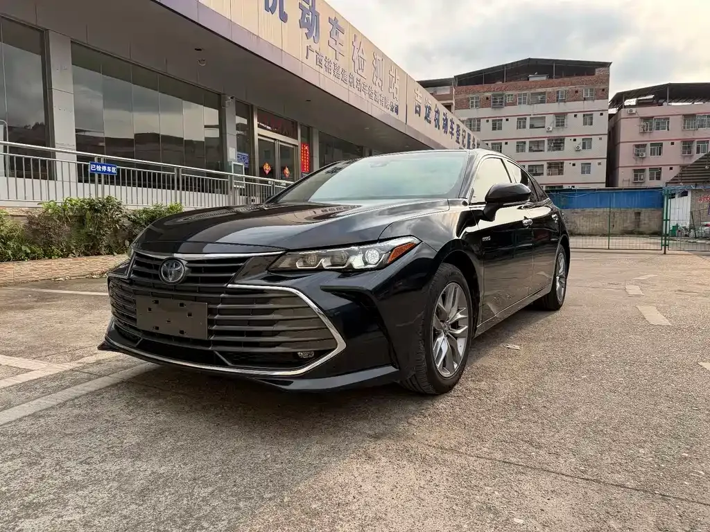 Toyota Avalon — фото 1
