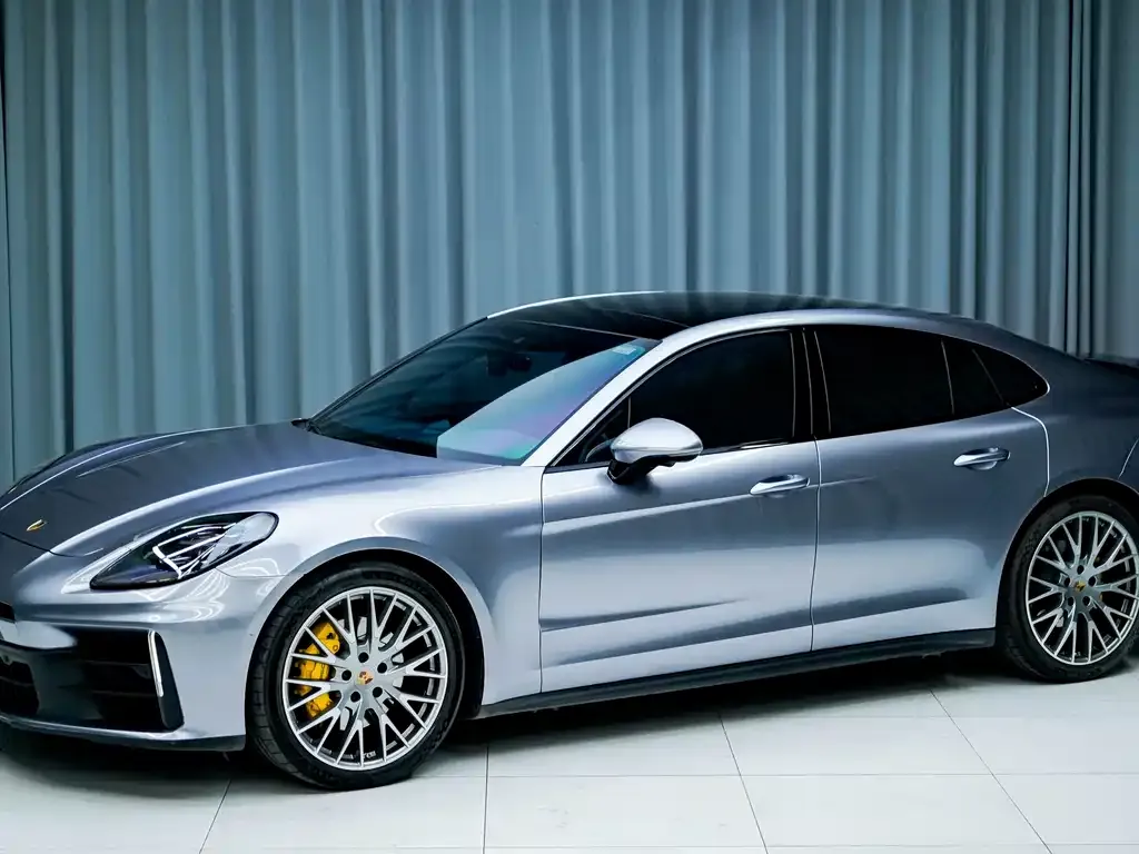Porsche Panamera — фото 1