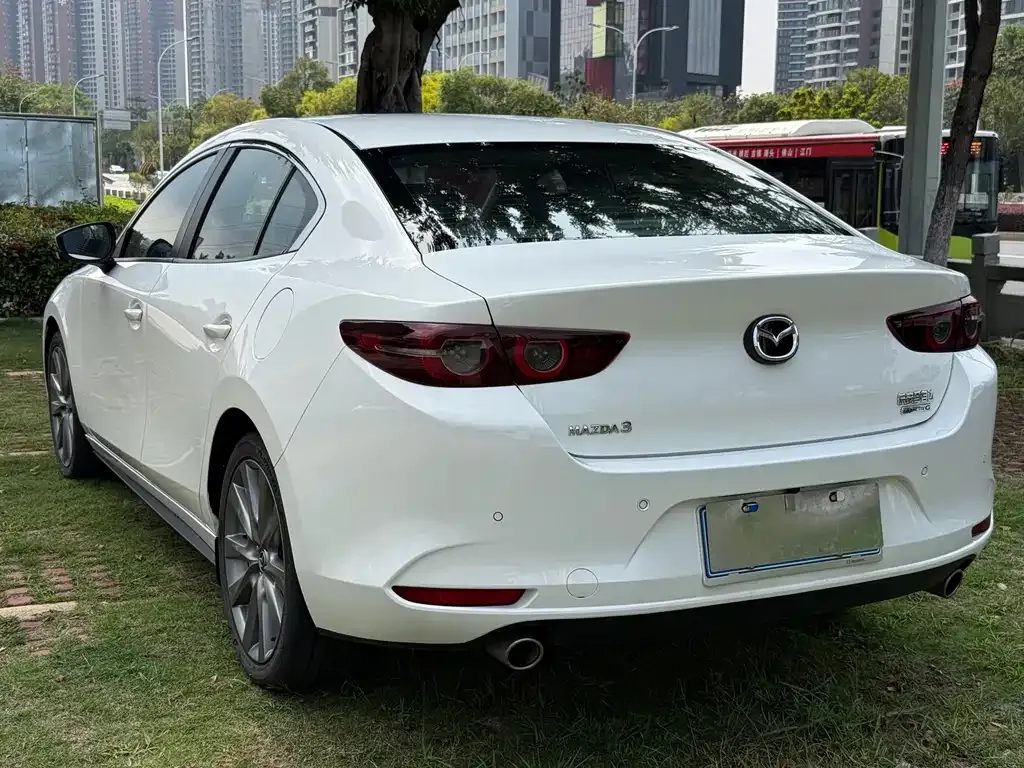 Mazda 3 Axela — фото 8