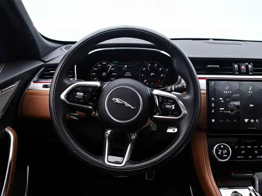 Jaguar F-PACE — фото 6