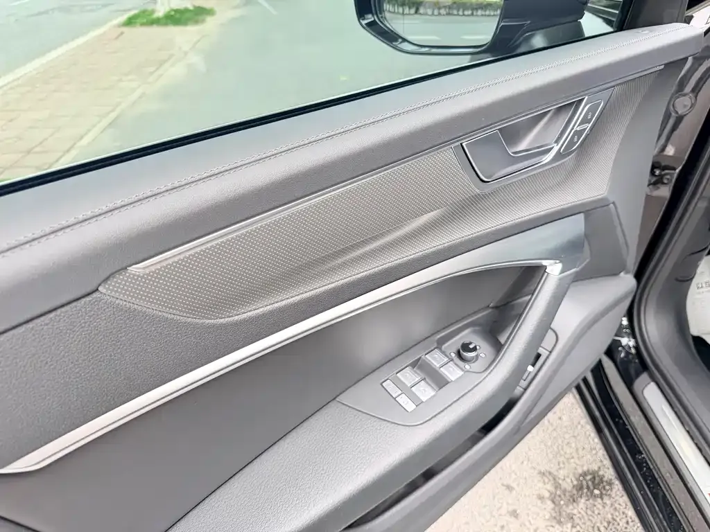 Audi A6L 2024 из CN, фото 2