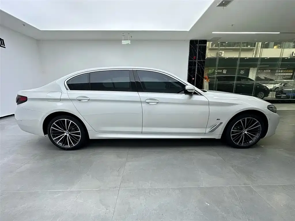 BMW 5 Series — фото 3