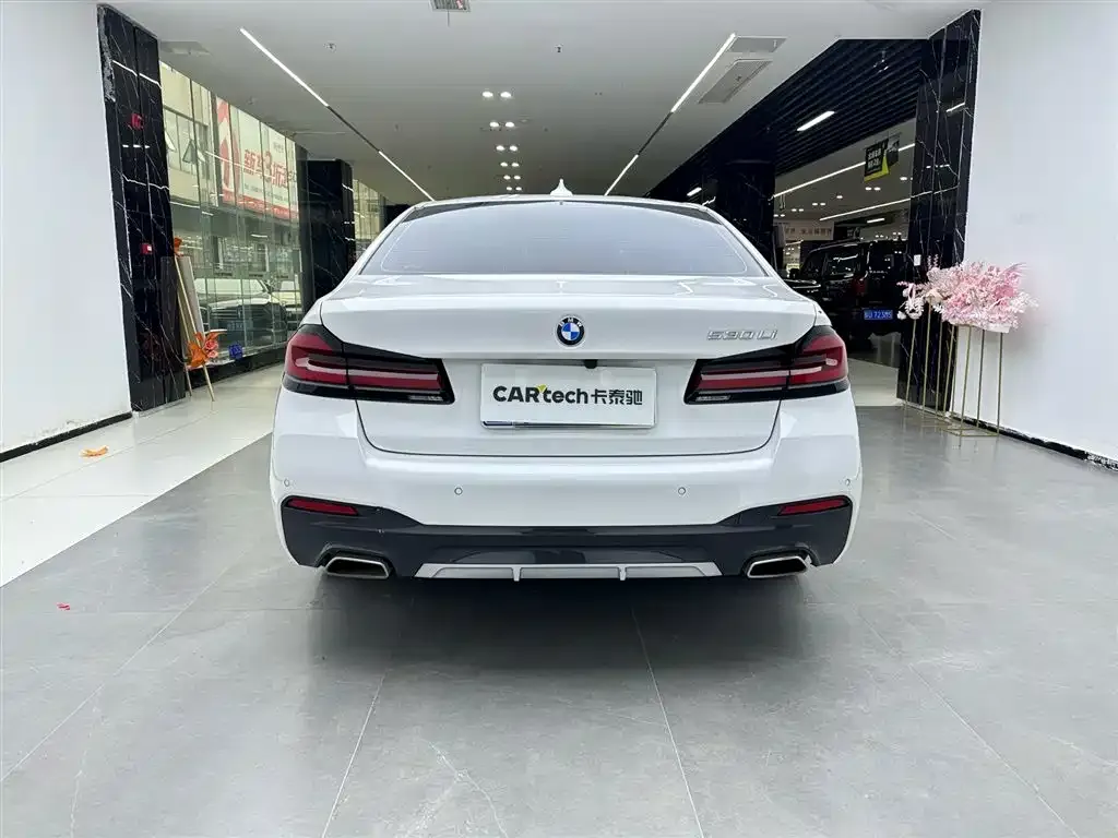 BMW 5 Series — фото 10