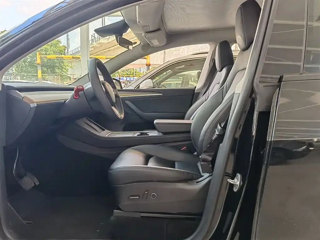 Tesla Model Y — фото 5