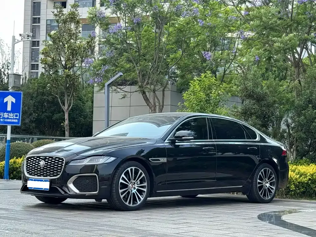 Jaguar XFL — фото 1