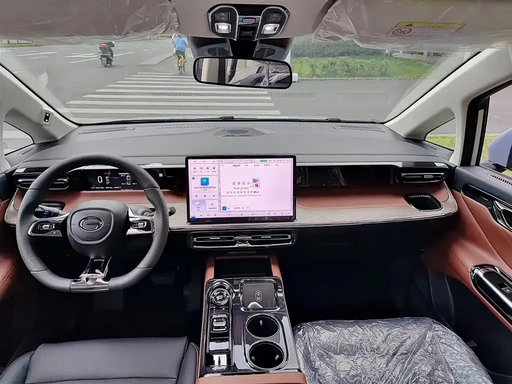 GAC Motor E8 Hybrid — фото 10