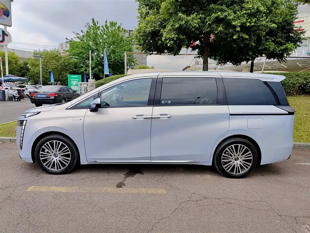 GAC Motor E8 Hybrid — фото 3