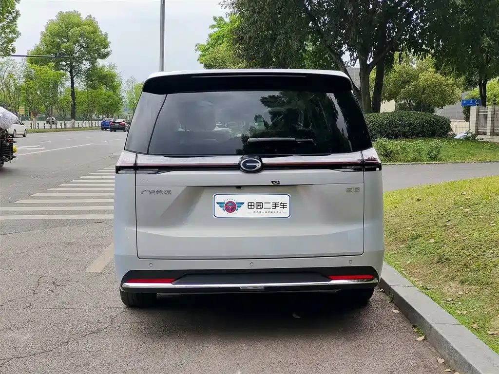 GAC Motor E8 Hybrid — фото 7