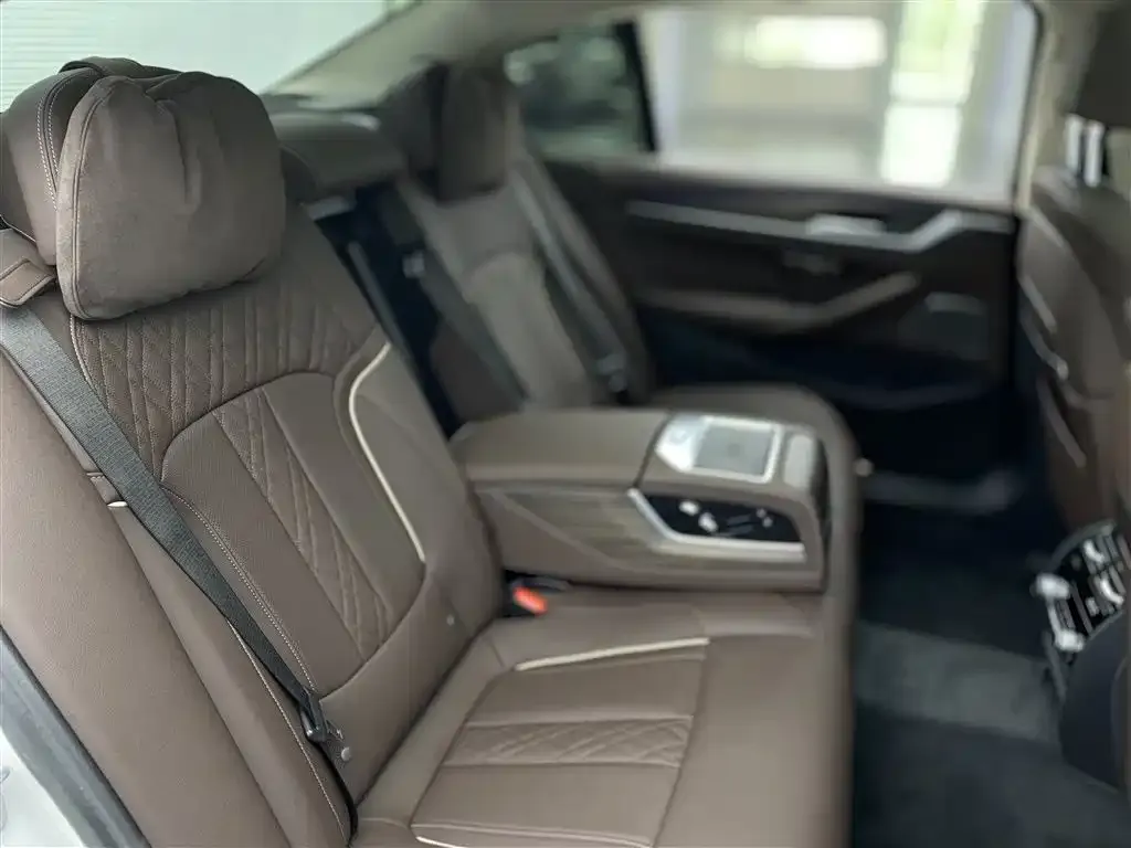 BMW 5 Series — фото 10
