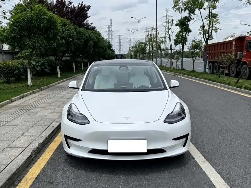 Tesla Model 3 — фото 8