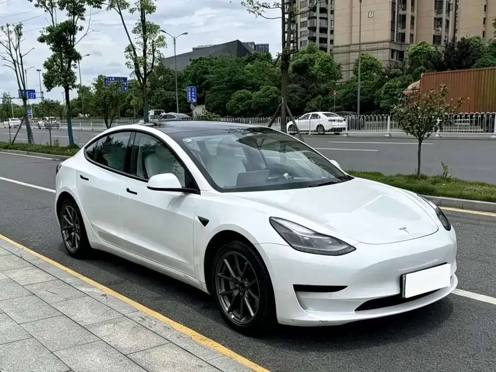 Tesla Model 3 — фото 6
