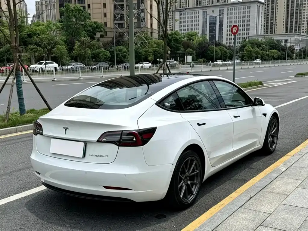 Tesla Model 3 — фото 5