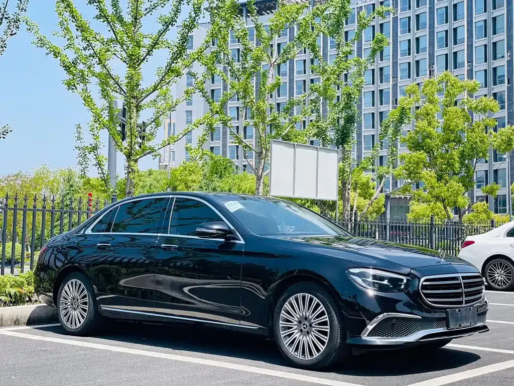 Mercedes-Benz E-Class — фото 6