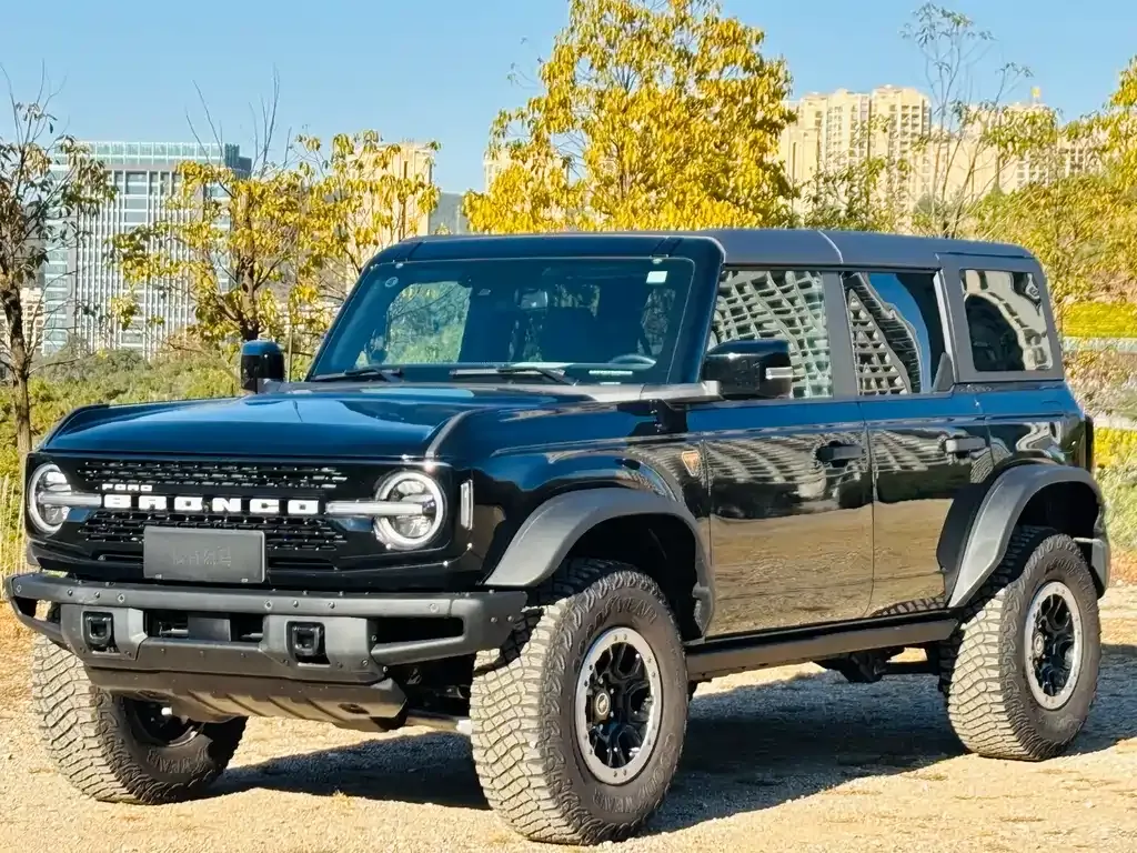 Ford Bronco — фото 1