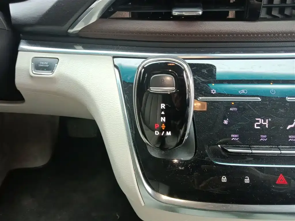 Buick GL8 2023 из CN, фото 3