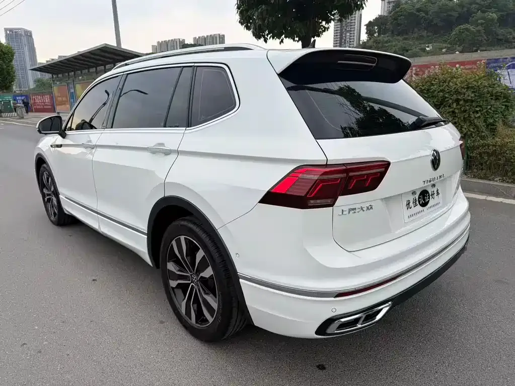 Volkswagen Tiguan L — фото 4