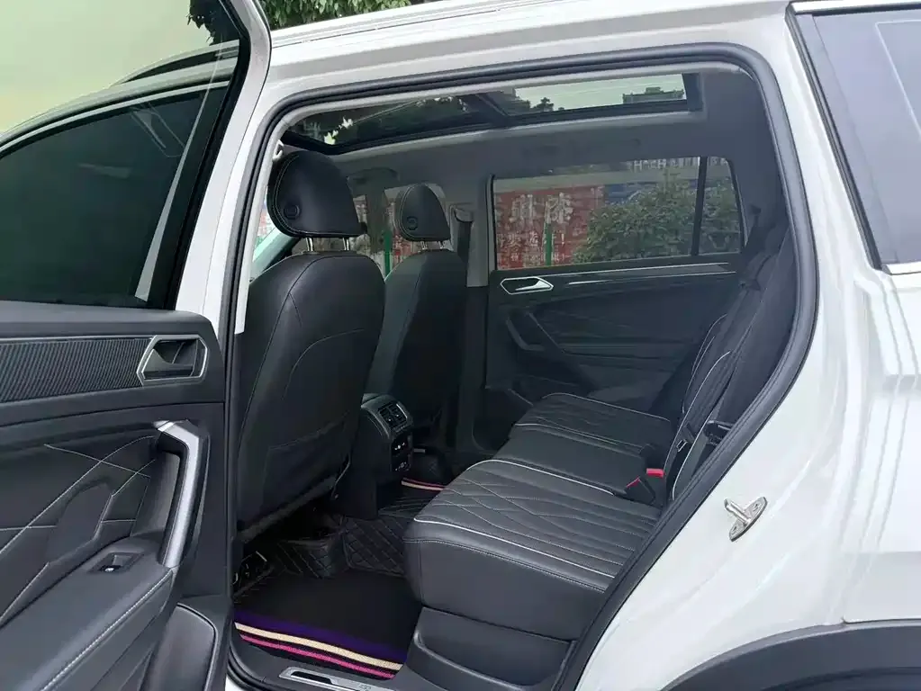 Volkswagen Tiguan L — фото 2
