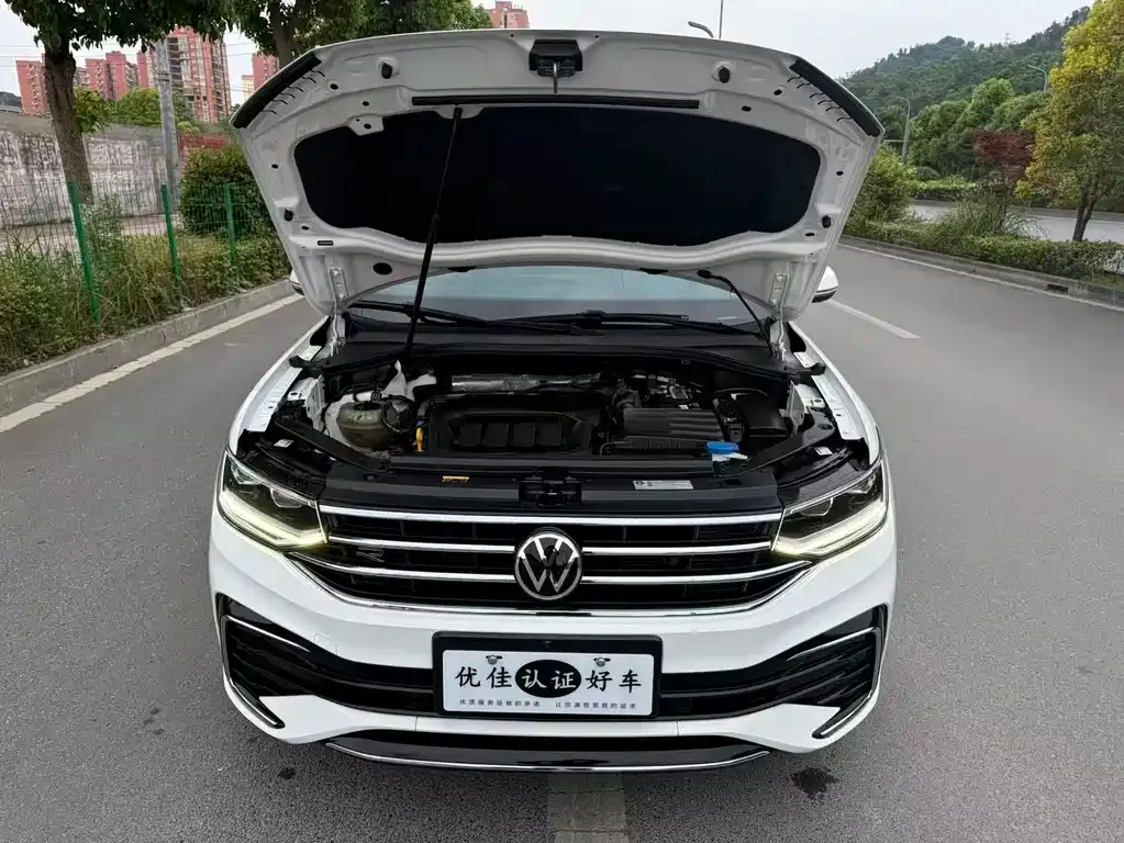 Volkswagen Tiguan L — фото 5