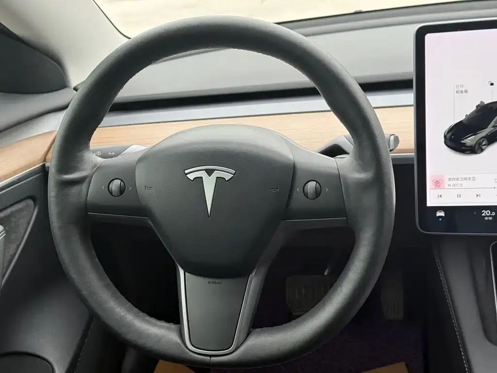 Tesla Model 3 — фото 5