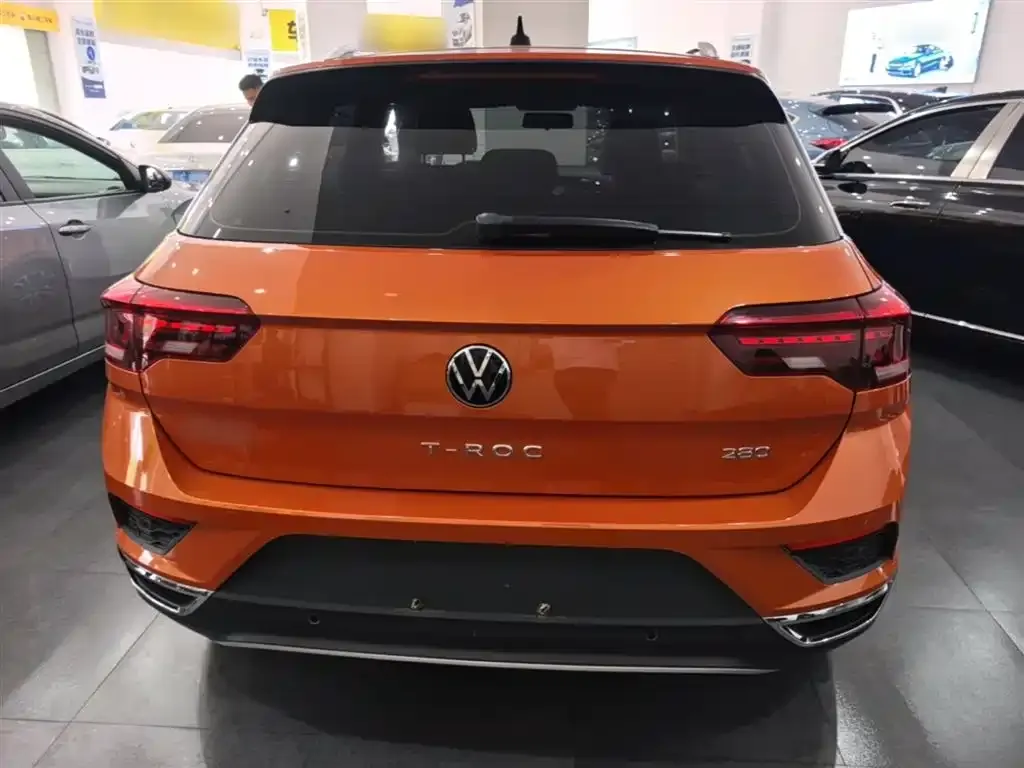 Volkswagen T-Roc — фото 10