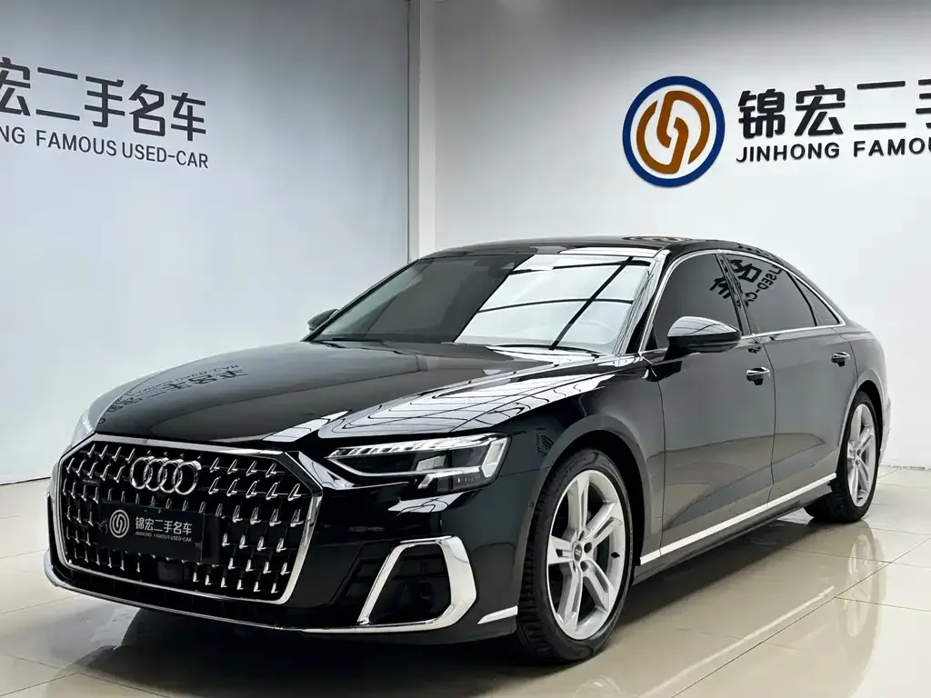 Audi A8 — фото 1