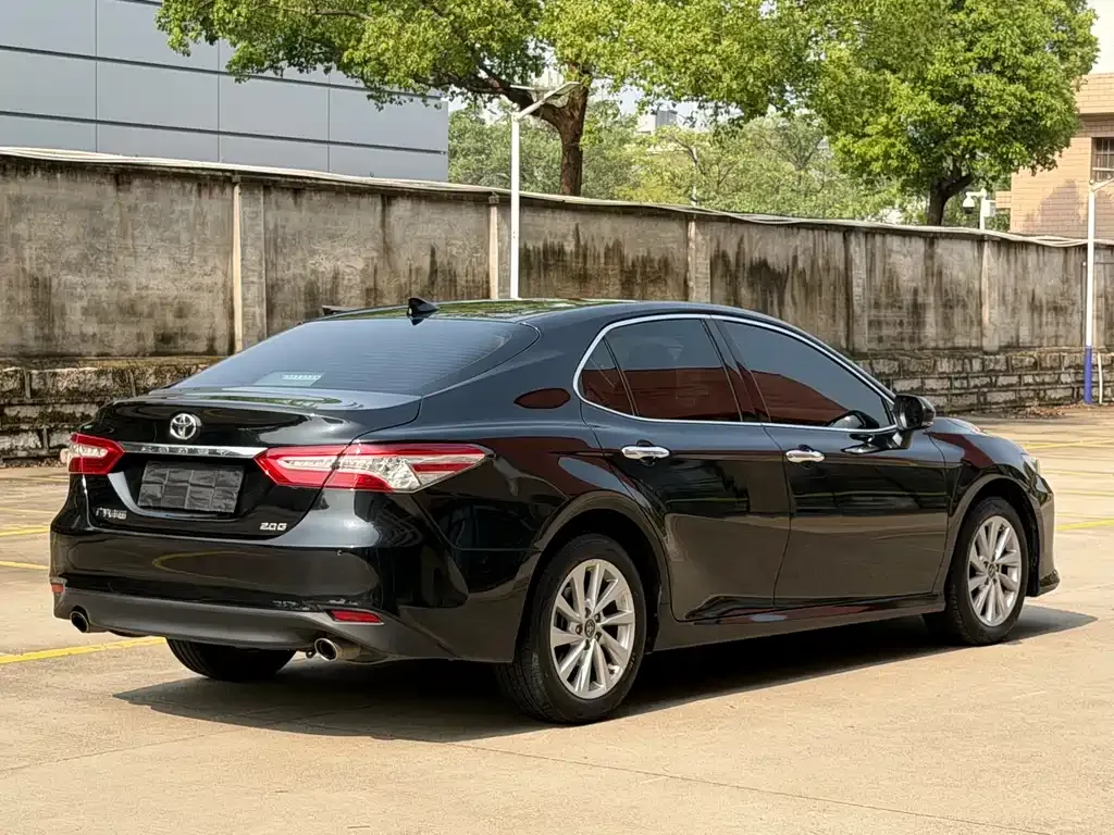 Toyota Camry — фото 9