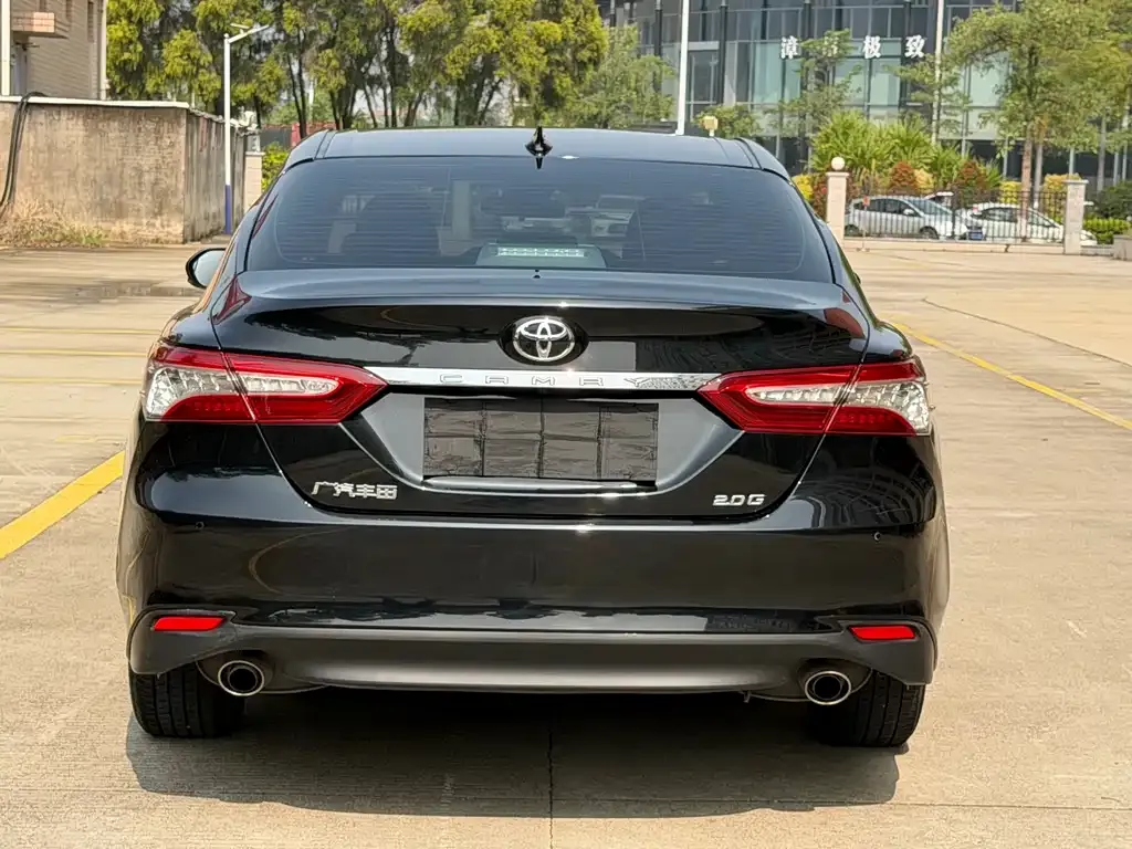 Toyota Camry — фото 5