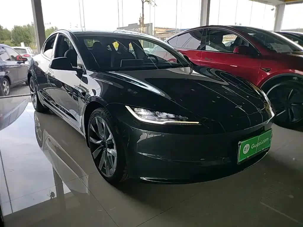 Tesla Model 3 — фото 10