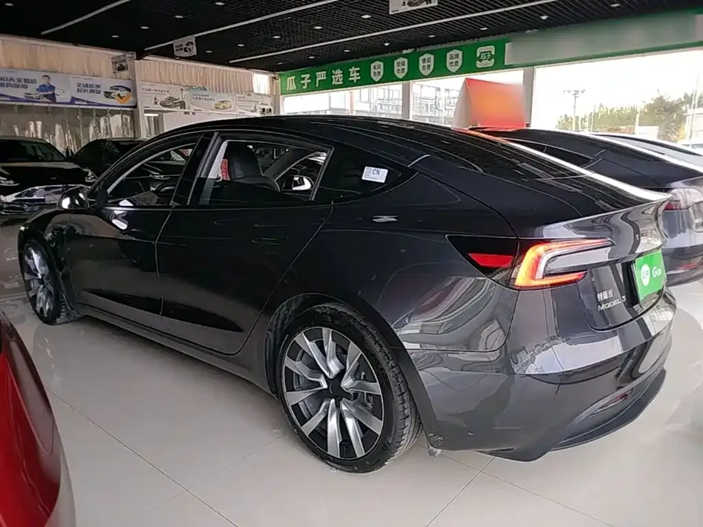 Tesla Model 3 — фото 7