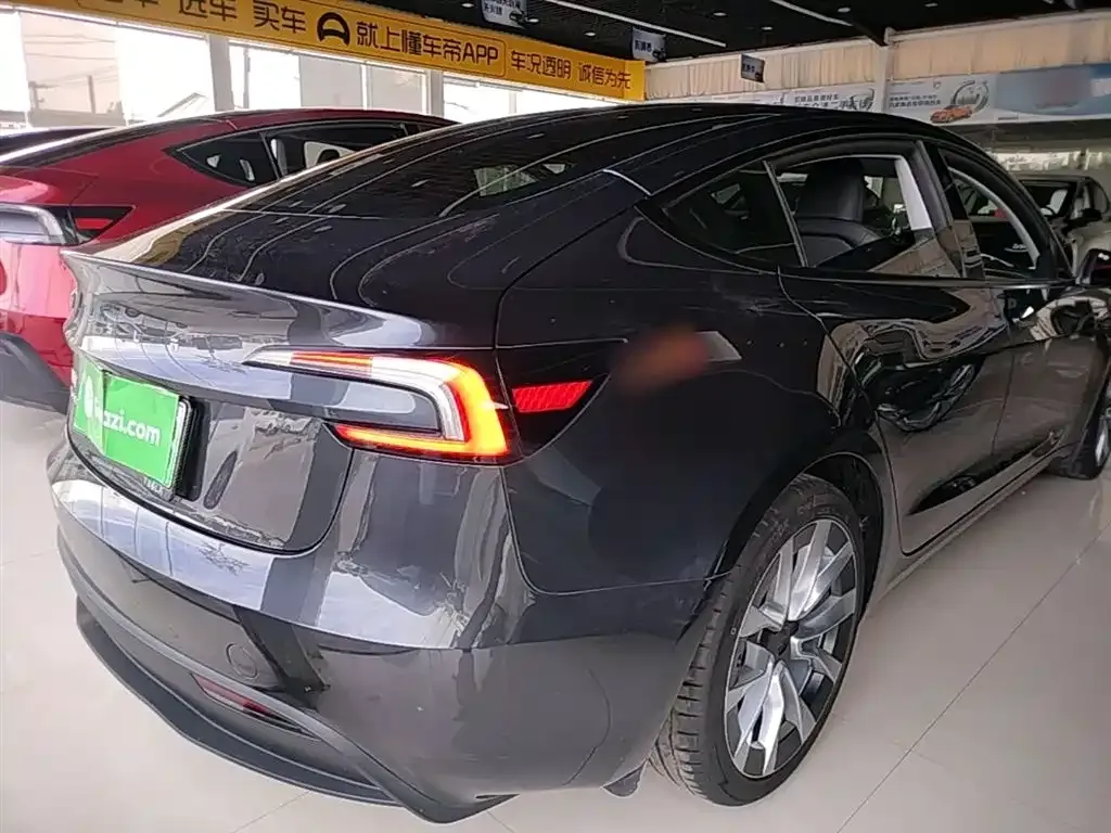 Tesla Model 3 — фото 4