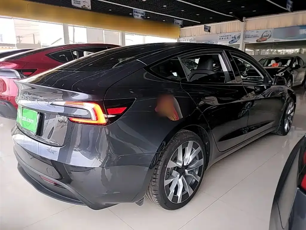 Tesla Model 3 — фото 6