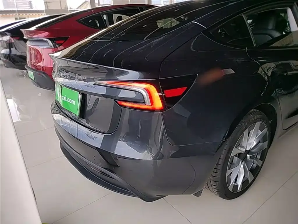 Tesla Model 3 — фото 5