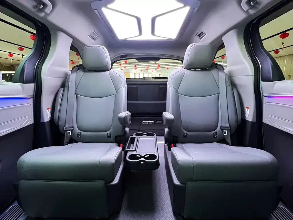 Toyota Granvia — фото 10