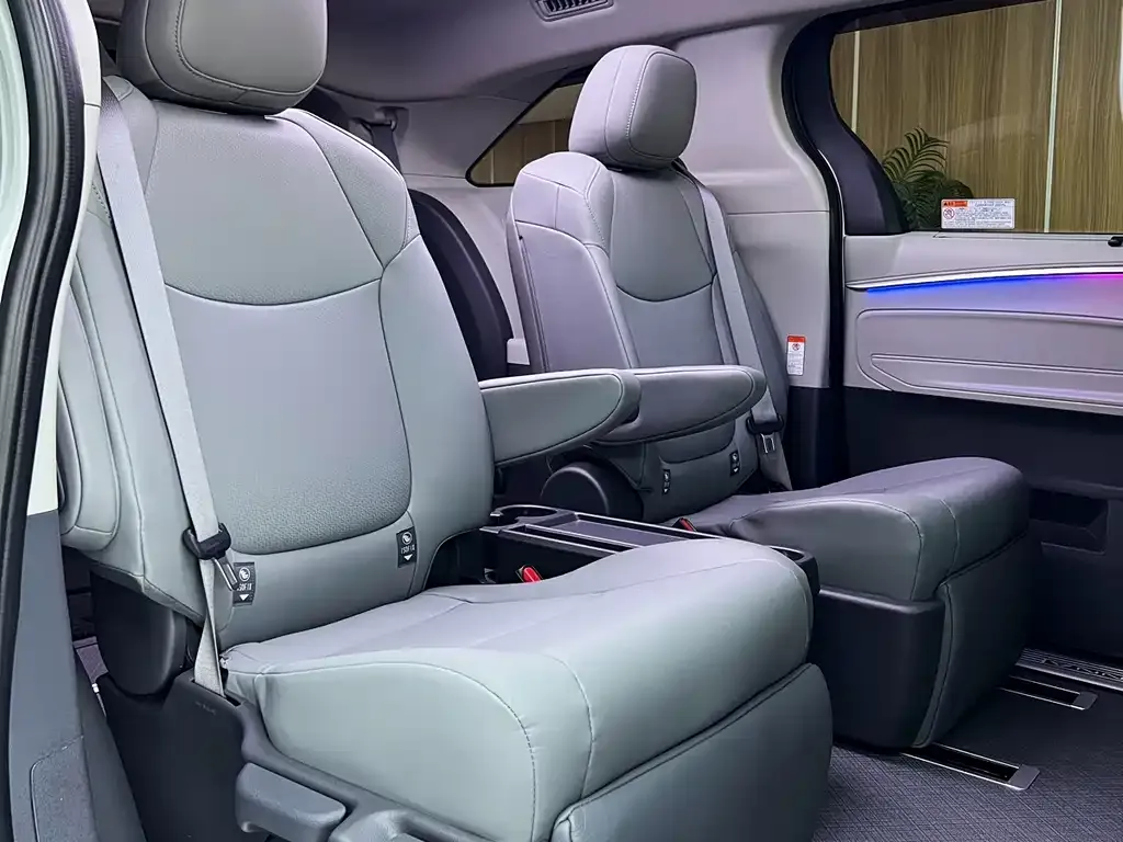 Toyota Granvia — фото 9