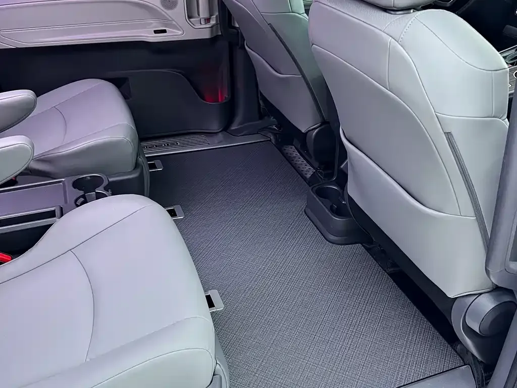 Toyota Granvia — фото 6