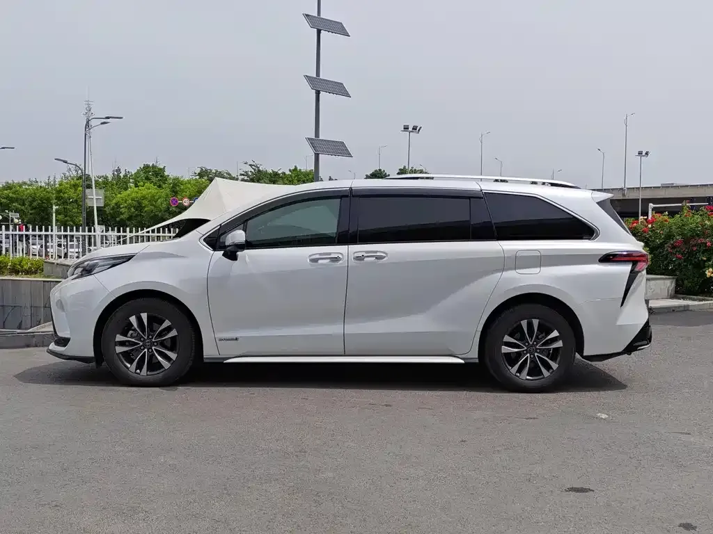Toyota Granvia 2024 из CN, фото 2