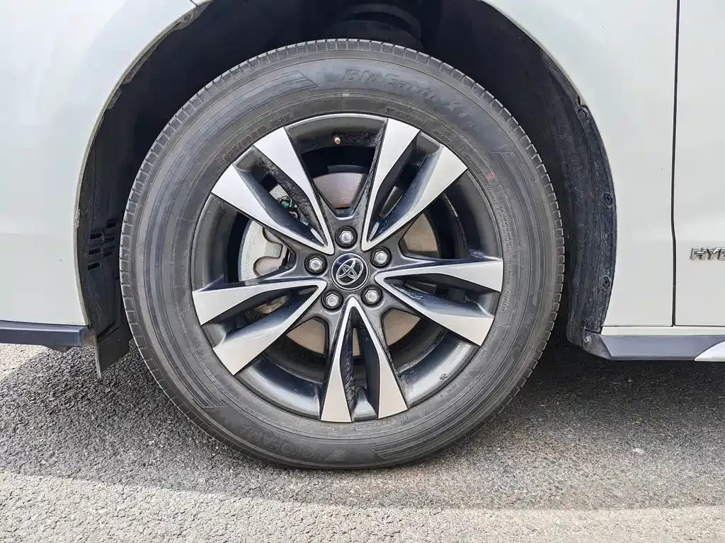 Toyota Granvia 2024 из CN, фото 9