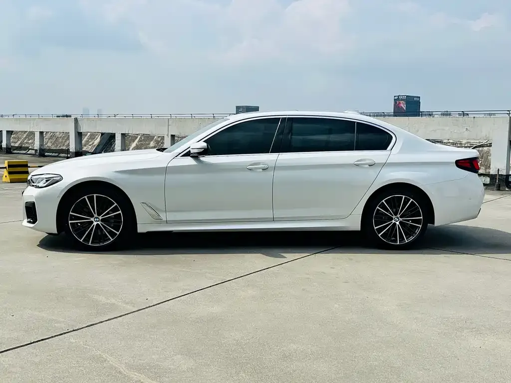 BMW 5 Series — фото 10