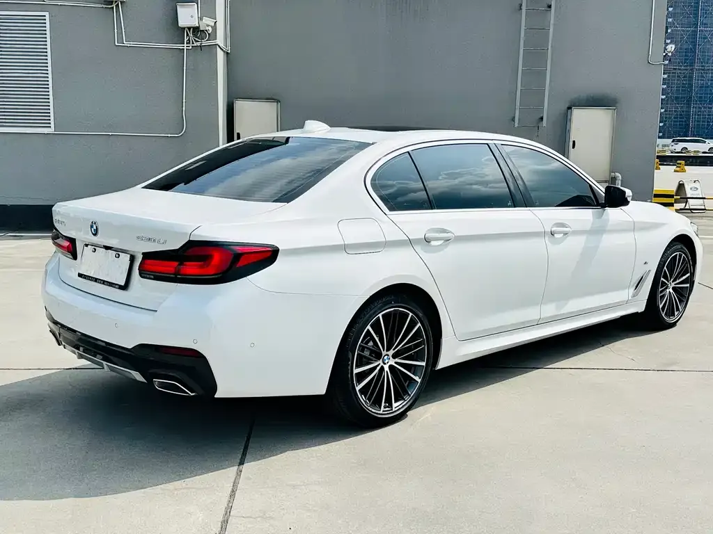 BMW 5 Series — фото 4