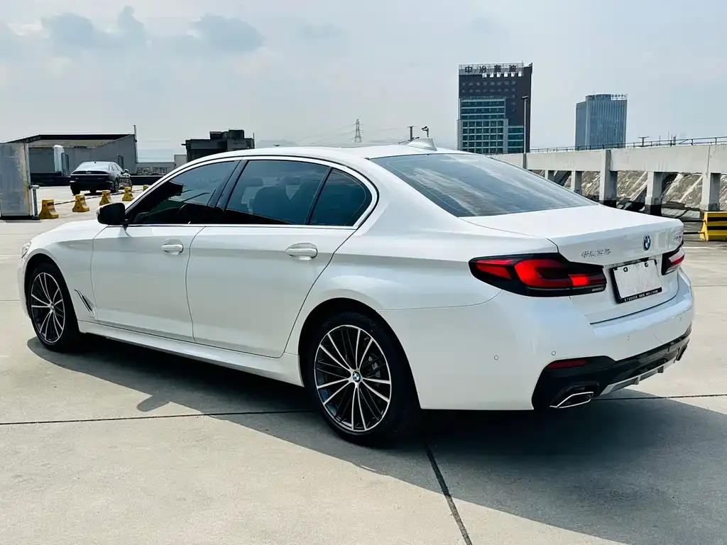 BMW 5 Series — фото 8