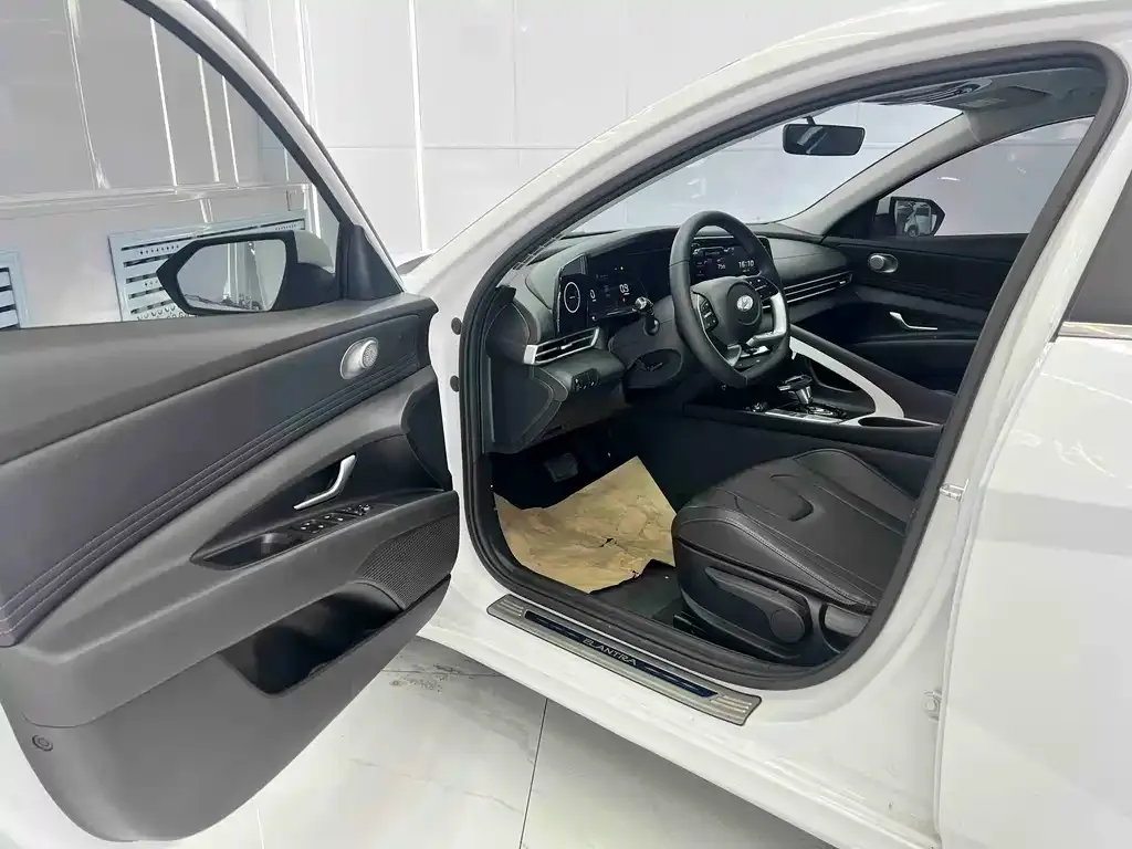 Hyundai Elantra — фото 4
